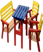 Bunte Kindersitzgruppe Garten mit Bank und Stühlen